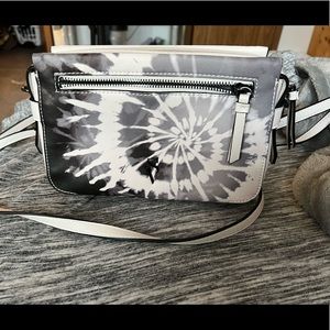 Simply Vera Vera Wang Sintra Crossbody Bag
